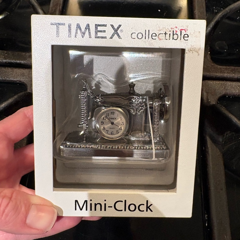 Timex Silver Miniature Sewing Machine Clock - Picture 8 of 9